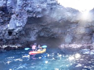 ハワイ島　シーカヤック体験　洞窟探検　シュノーケリング