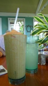 ハワイ島　The coffee shack　ハワイアンスムージー　軽食を食べる